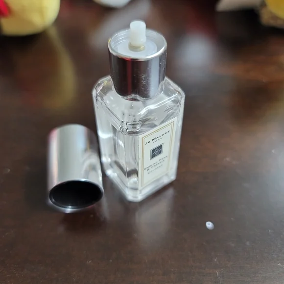 Used once Jo Malone English Pear & Freesia Cologne 9 mL - Picture 5 of 6